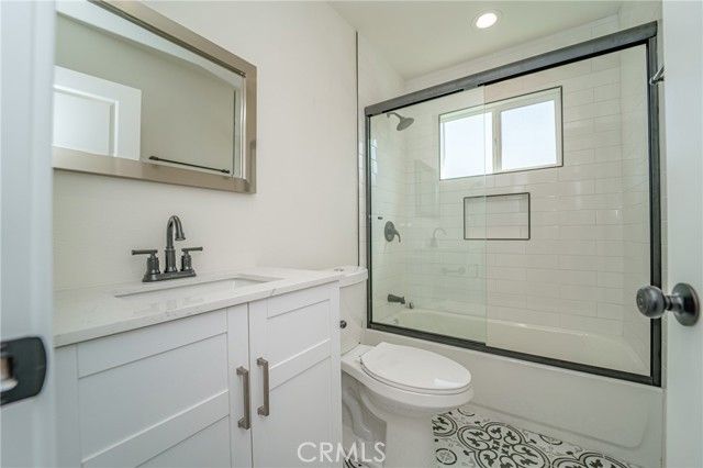 7420 Hobart, Los Angeles, CA 90047