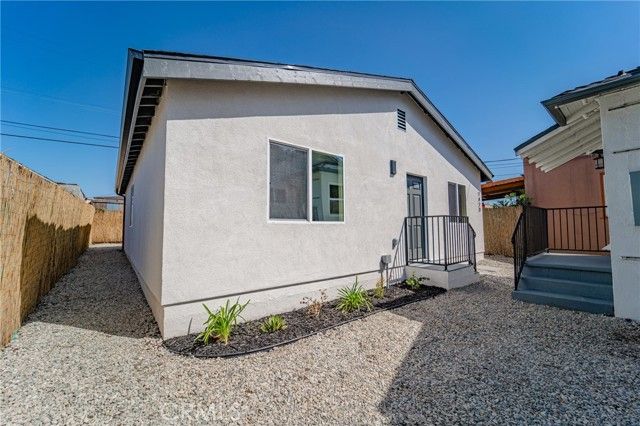 7420 Hobart, Los Angeles, CA 90047