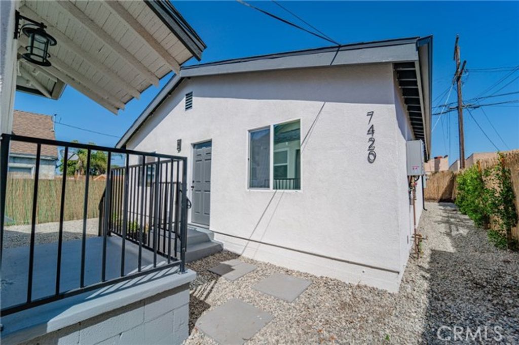 7420 Hobart, Los Angeles, CA 90047