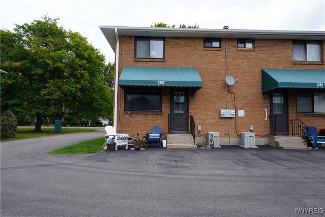 1707 Orchard Park Road, West Seneca, NY 14224