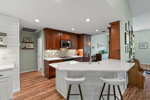 112 Poquito Dr, Rockport, TX 78382