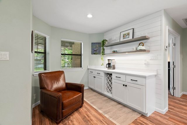 112 Poquito Dr, Rockport, TX 78382