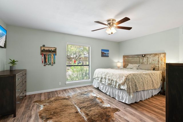 112 Poquito Dr, Rockport, TX 78382