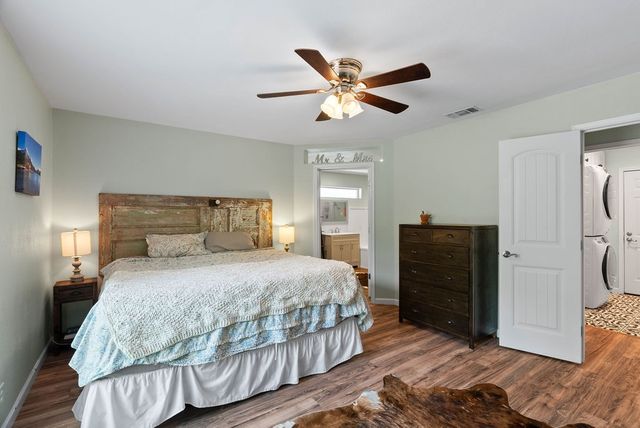 112 Poquito Dr, Rockport, TX 78382