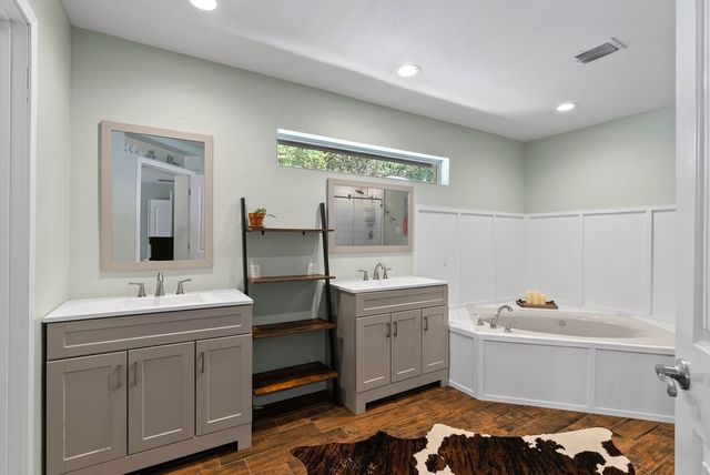 112 Poquito Dr, Rockport, TX 78382