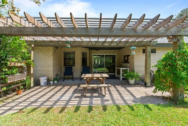 112 Poquito Dr, Rockport, TX 78382