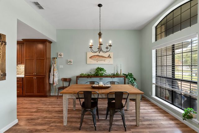 112 Poquito Dr, Rockport, TX 78382