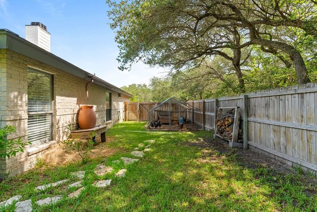 112 Poquito Dr, Rockport, TX 78382