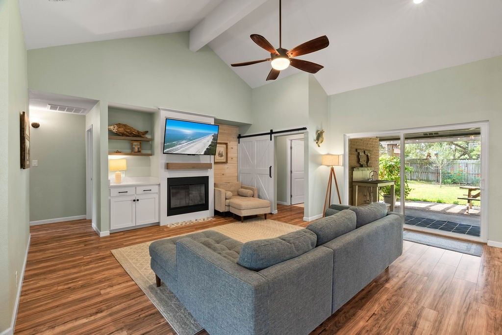 112 Poquito Dr, Rockport, TX 78382 — photo 5