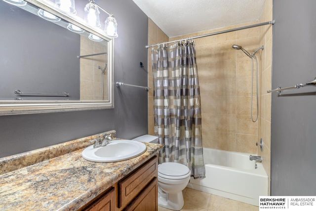 11713 Sprague Circle, Omaha, NE 68164