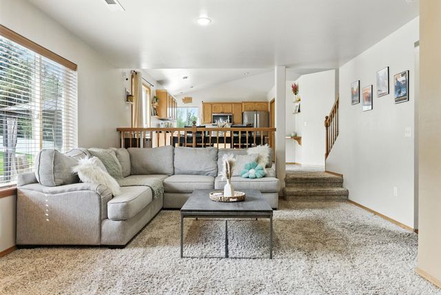 1124 Moen Rd, Greenacres, WA 99016