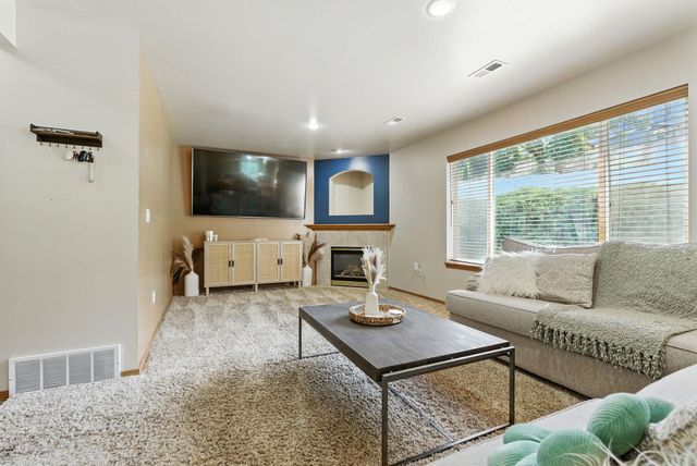 1124 Moen Rd, Greenacres, WA 99016