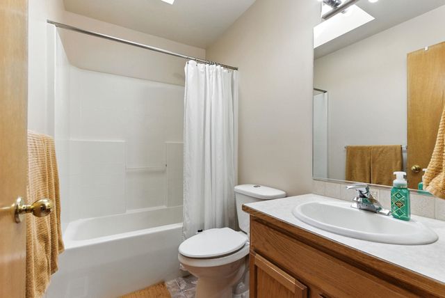 1124 Moen Rd, Greenacres, WA 99016