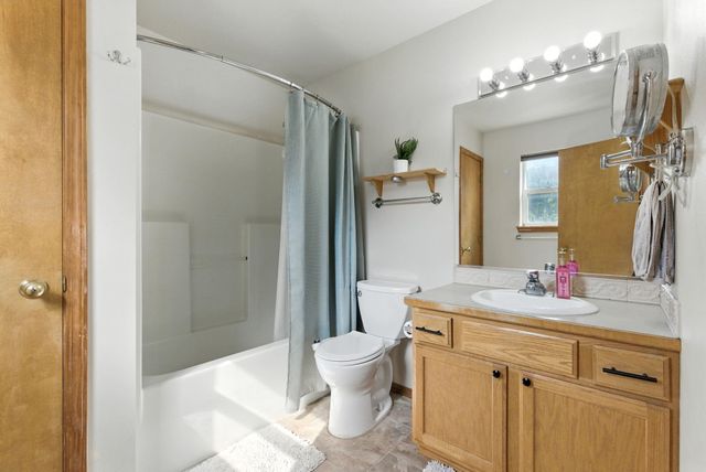 1124 Moen Rd, Greenacres, WA 99016