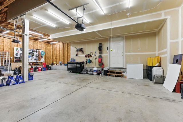 1124 Moen Rd, Greenacres, WA 99016