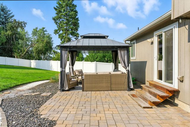 1124 Moen Rd, Greenacres, WA 99016