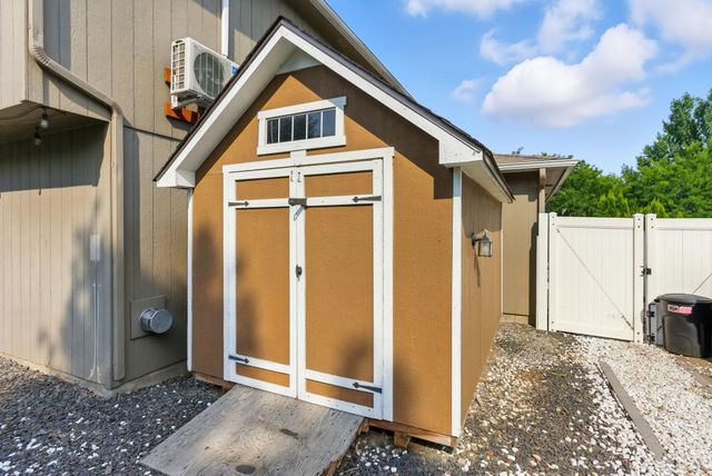 1124 Moen Rd, Greenacres, WA 99016