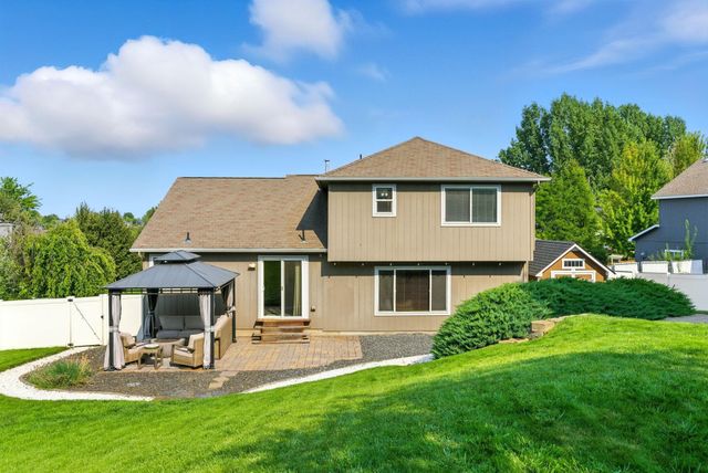 1124 Moen Rd, Greenacres, WA 99016