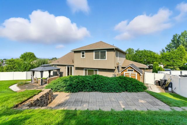 1124 Moen Rd, Greenacres, WA 99016