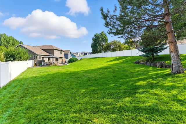 1124 Moen Rd, Greenacres, WA 99016