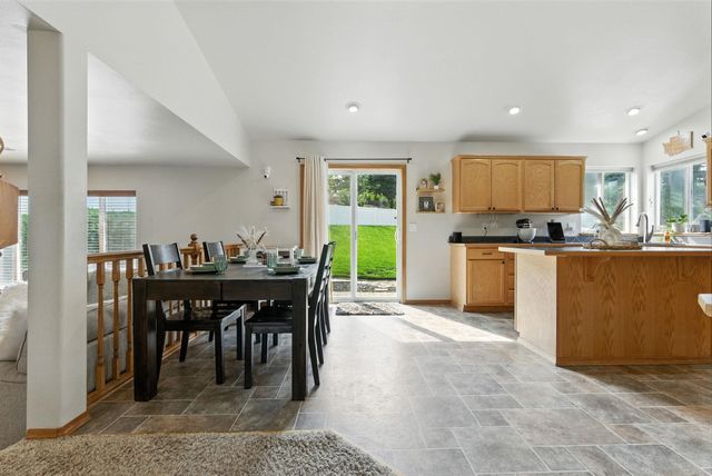 1124 Moen Rd, Greenacres, WA 99016