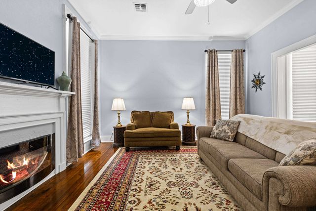 216 W Austin St, Jefferson, TX 75657