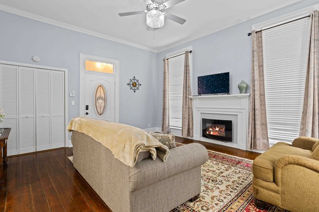 216 W Austin St, Jefferson, TX 75657