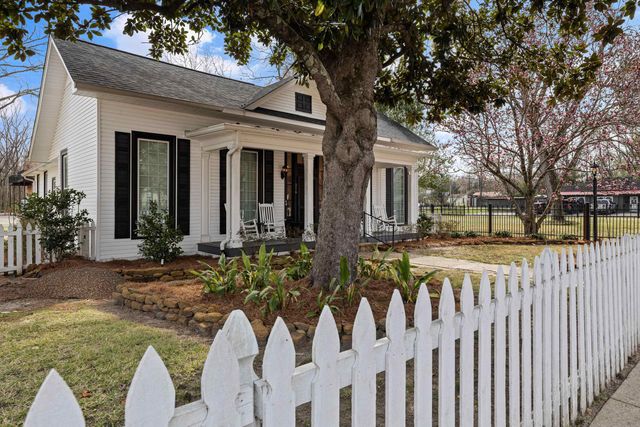 216 W Austin St, Jefferson, TX 75657