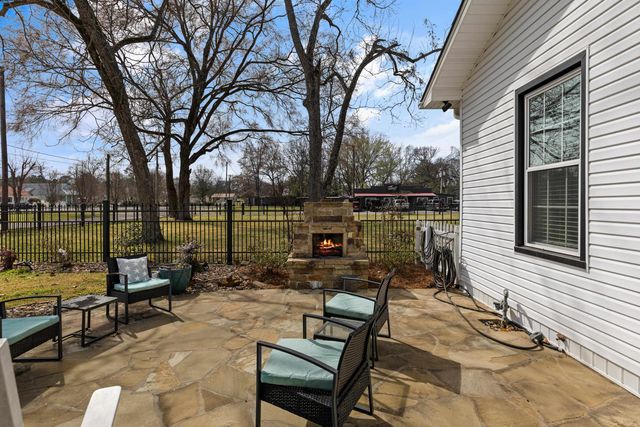 216 W Austin St, Jefferson, TX 75657