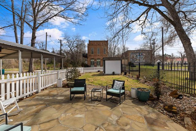 216 W Austin St, Jefferson, TX 75657