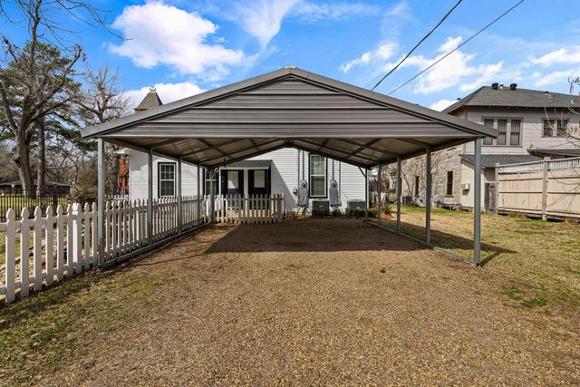 216 W Austin St, Jefferson, TX 75657