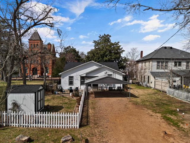 216 W Austin St, Jefferson, TX 75657