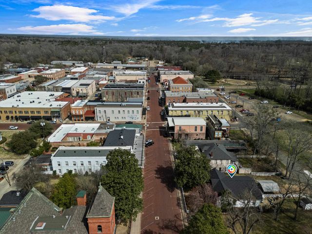 216 W Austin St, Jefferson, TX 75657