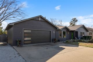 26 Indian Wells Drive, Holiday Island, AR 72631