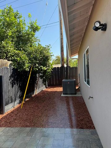 130 Mcgregor St, Merced, CA 95341