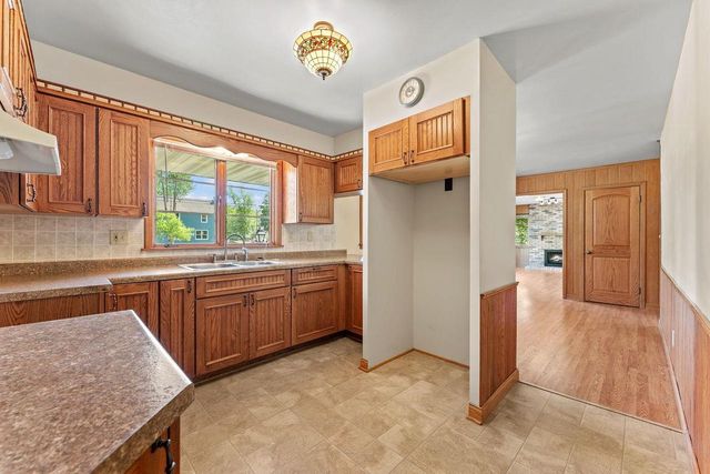 215 8th Street, Reedsburg, WI 53959