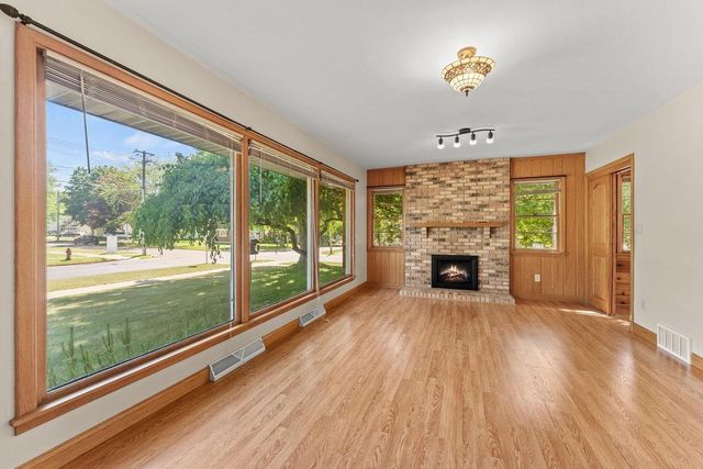 215 8th Street, Reedsburg, WI 53959