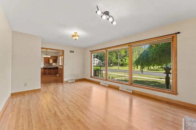 215 8th Street, Reedsburg, WI 53959