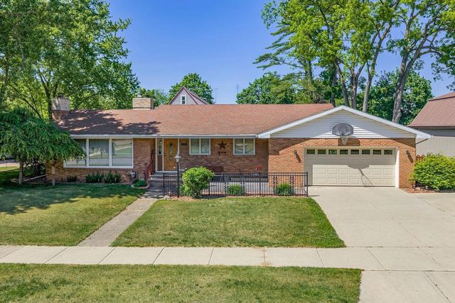 215 8th Street, Reedsburg, WI 53959