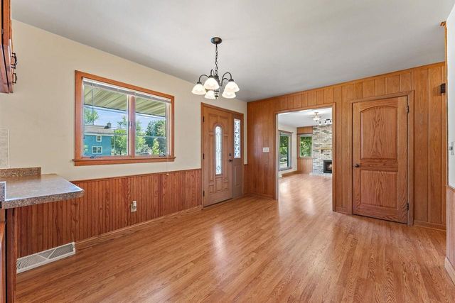 215 8th Street, Reedsburg, WI 53959