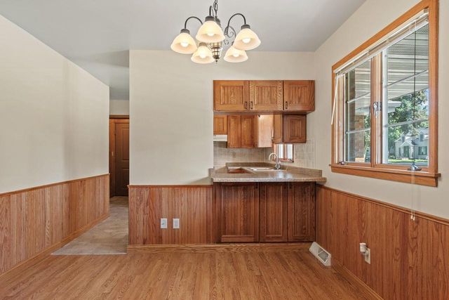 215 8th Street, Reedsburg, WI 53959