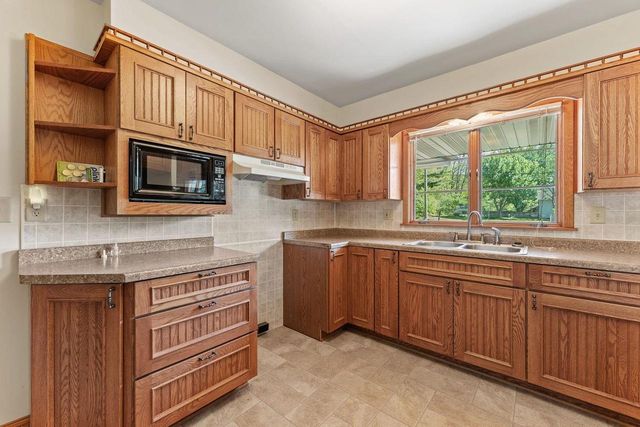 215 8th Street, Reedsburg, WI 53959