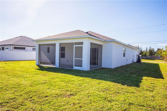 407 SW 19th AVE, Cape Coral, FL 33991