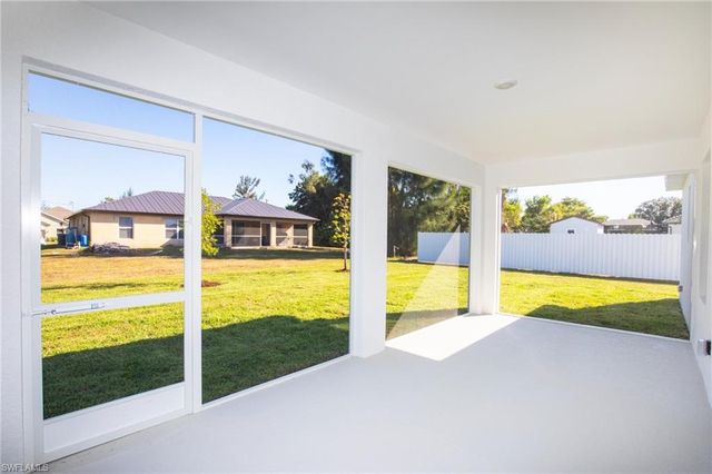 407 SW 19th AVE, Cape Coral, FL 33991