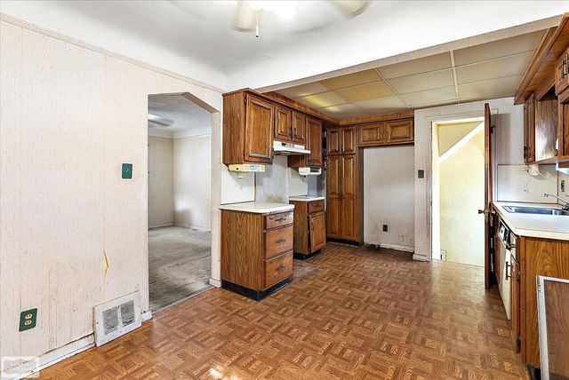 23140 Rein Avenue, Eastpointe, MI 48021