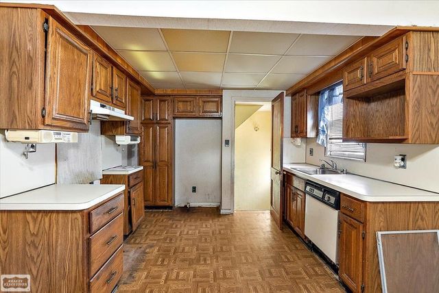 23140 Rein Avenue, Eastpointe, MI 48021