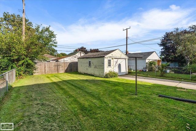 23140 Rein Avenue, Eastpointe, MI 48021