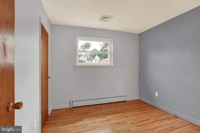 19 E GLENWOOD DR, Camp Hill, PA 17011