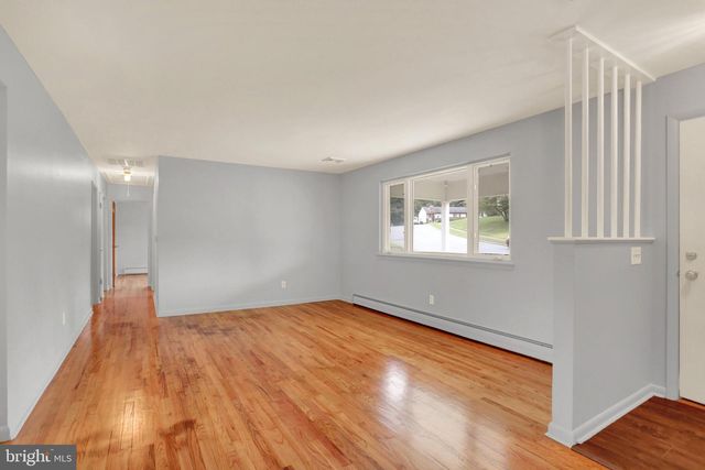 19 E GLENWOOD DR, Camp Hill, PA 17011