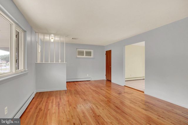 19 E GLENWOOD DR, Camp Hill, PA 17011